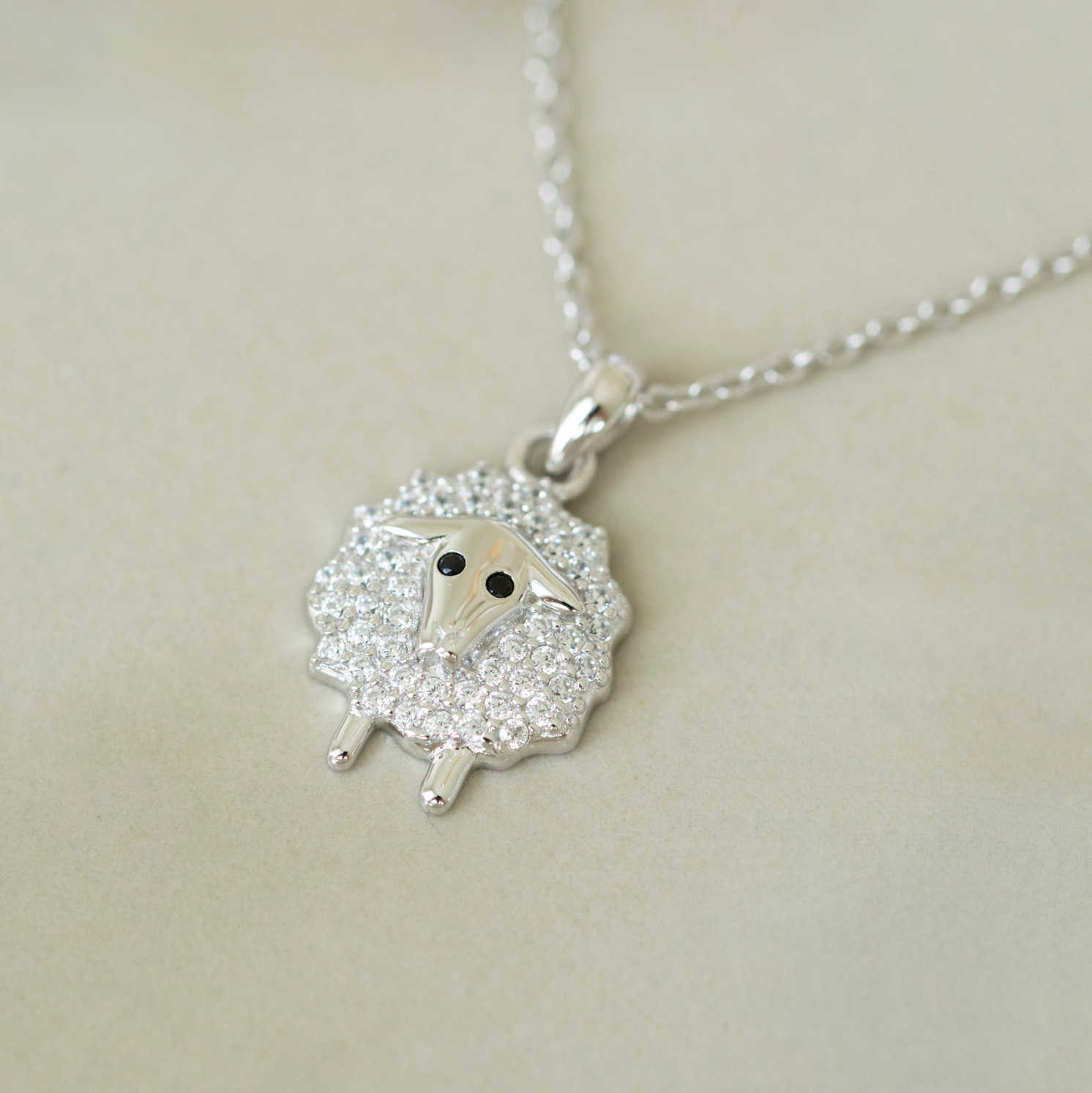 Smykke i sølv med zirkonia lam - Bilde 2