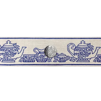 Osteknapp kløver med bånd i gavepakning, oksidert