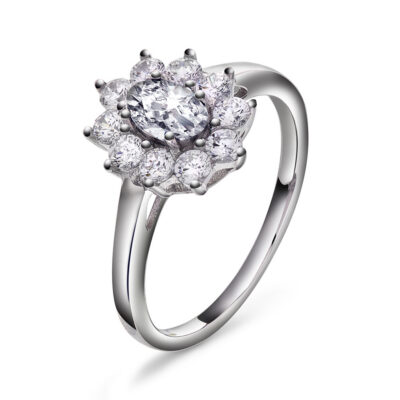 Royal ring i sølv med hvit sten